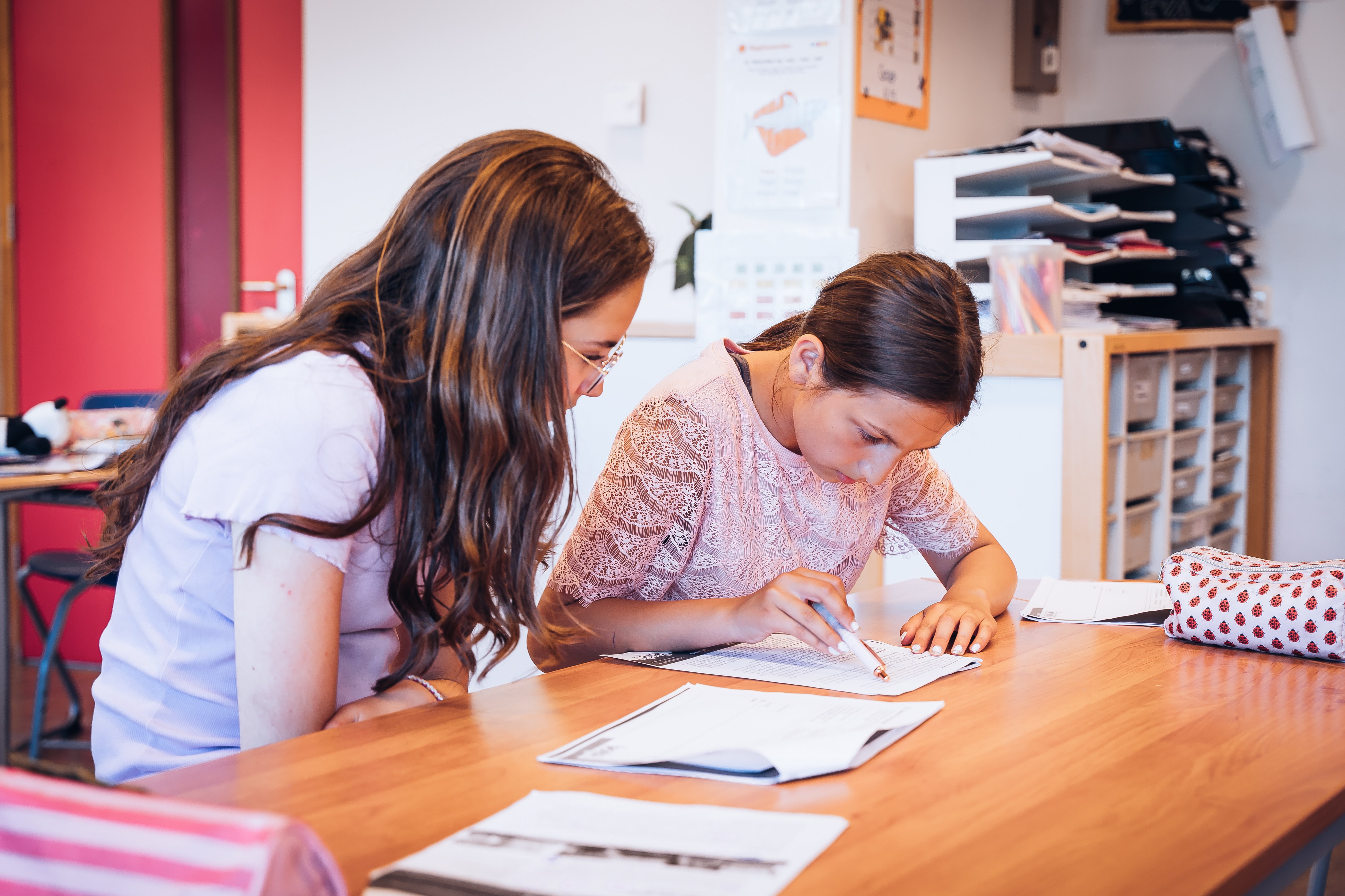 In tweetallen gaan de leerlingen zelfstandig werkend aan de slag met de tweede close reading sessie tijdens begrijpend lezen 