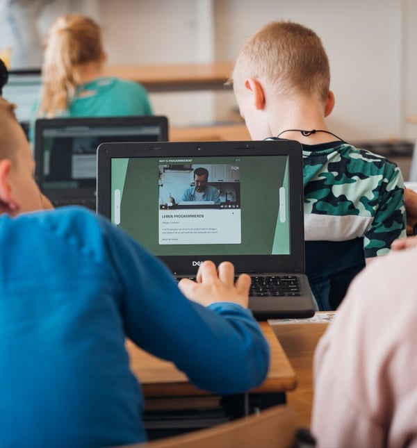 leerlingen werken met lesmethode digitale geletterheid van Faqta