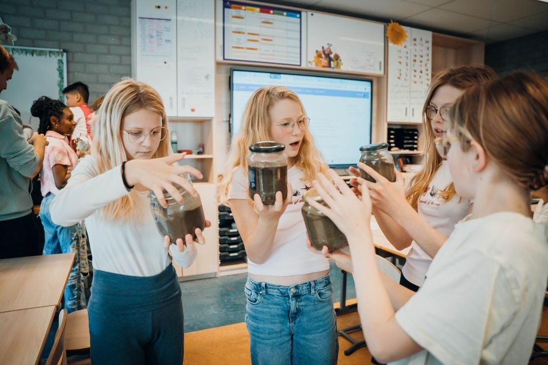 zelfstandig-samenwerken-onderzoekend-leren-op-daltonschooljpg